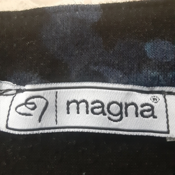 Magna Fashion Plus Size Cadet Collar Knit Top, Made In The Netherlands, Like New - Picture 3 of 10